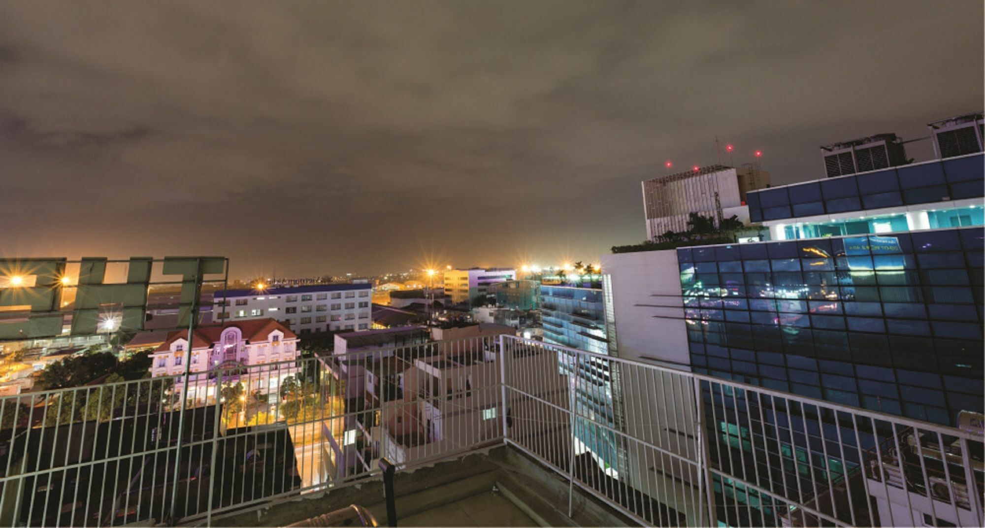 New Space Hotel Airport Thành Pho Ho Chí Minh Esterno foto